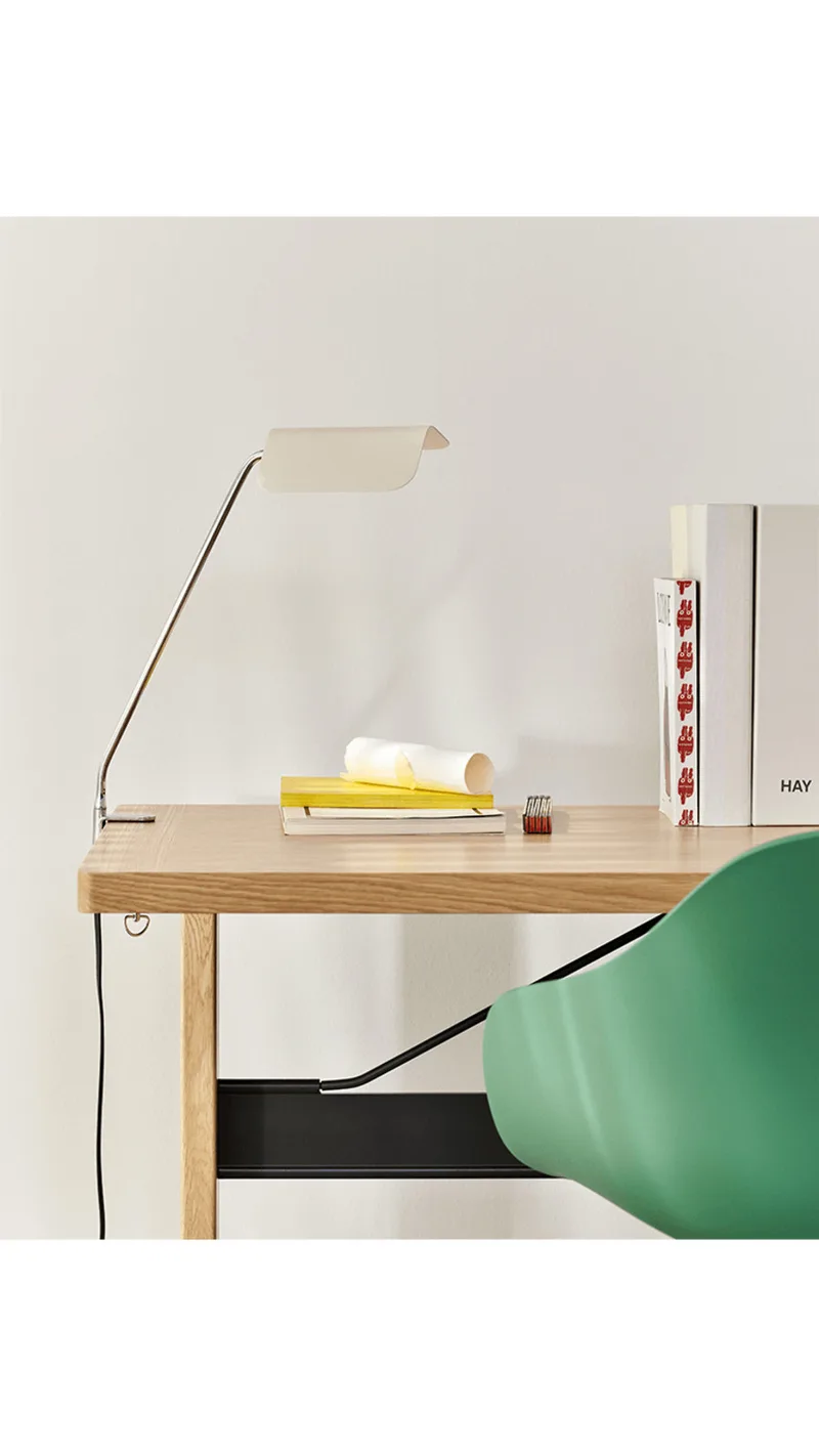 Apex Tischleuchte/Klemmleuchte Oyster White by HAY – product photo