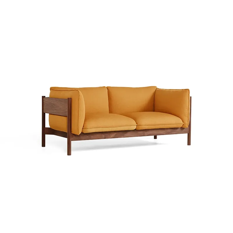 Arbour ECO 2-Sitzer Sofa Stoff Vidar 472 mustard, wachsgeöltes Walnussholz von HAY – Produktfoto