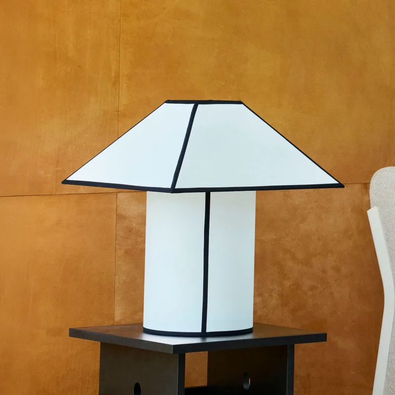 Ava tafellamp, hoogte 32 cm, wit/zwart, E27 by HAY – product photo