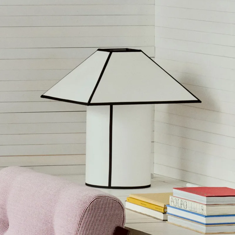 Ava tafellamp, hoogte 50 cm, wit/zwart, E27 van HAY – productfoto