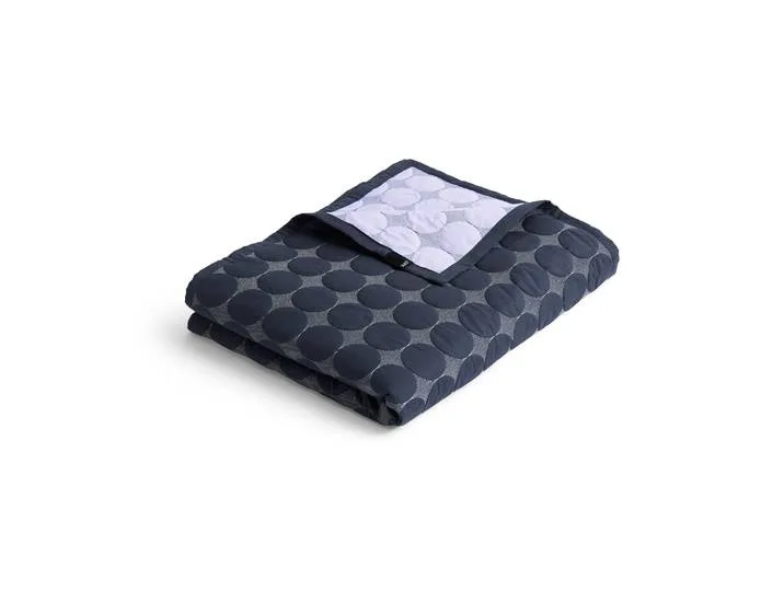 Couvre-lit Mega Dot organic 195x245 cm Midnight blue de HAY – photo du produit