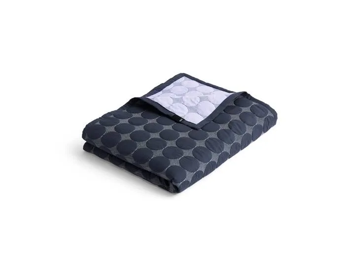 Couvre-lit Mega Dot organic 235x245 cm Midnight blue de HAY – photo du produit