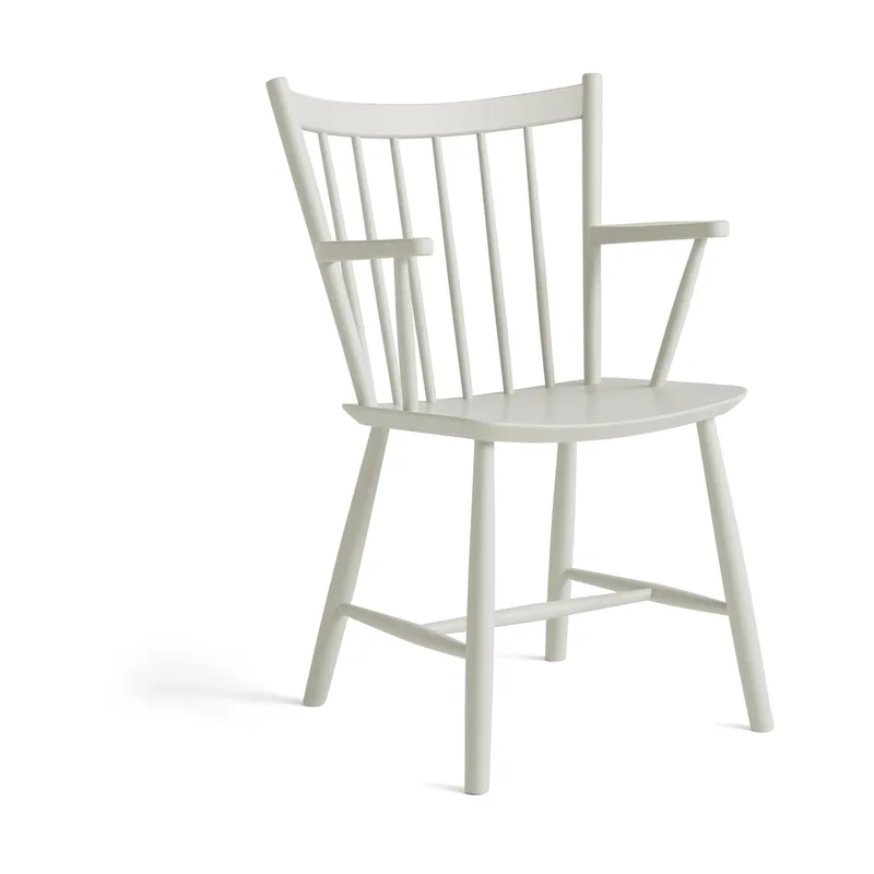 J42 Armlehnstuhl Warm grey lackierte Buche von HAY – Produktfoto