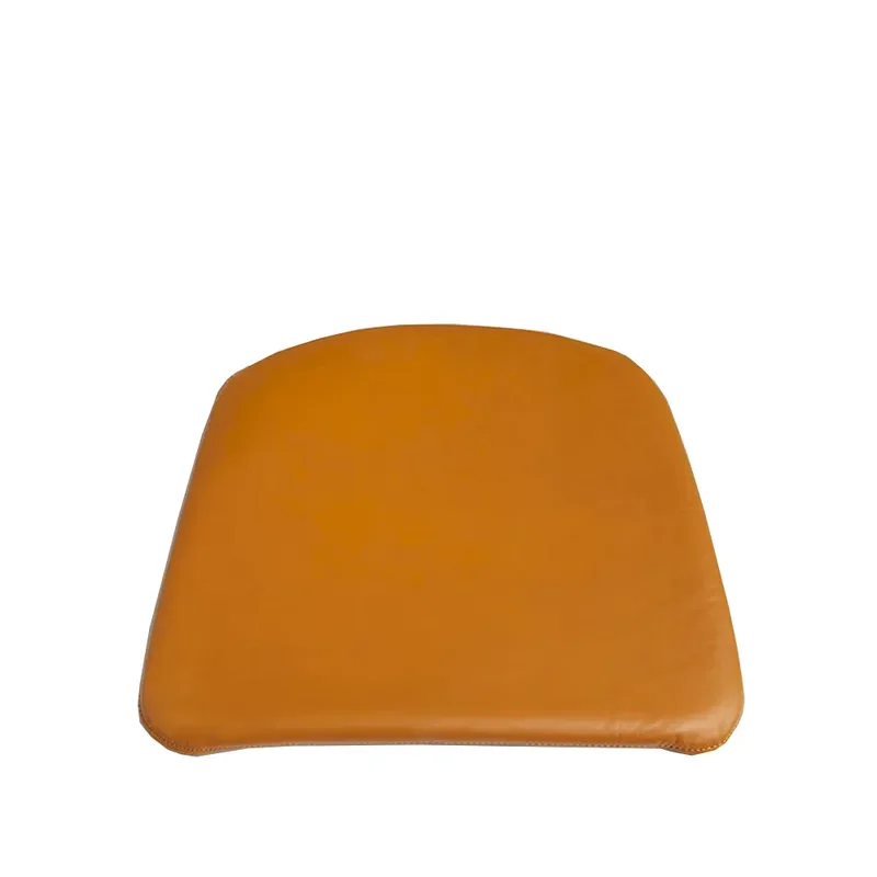 J42 Stuhlkissen Leather sense cognac von HAY – Produktfoto