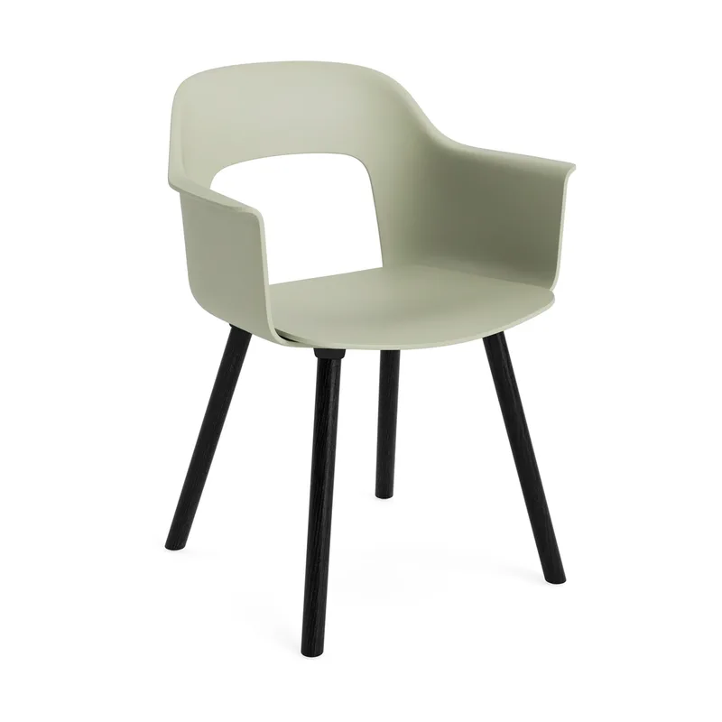 Layout Armchair 211 Armstuhl Pastel green-schwarzlackierte Eiche von HAY – Produktfoto