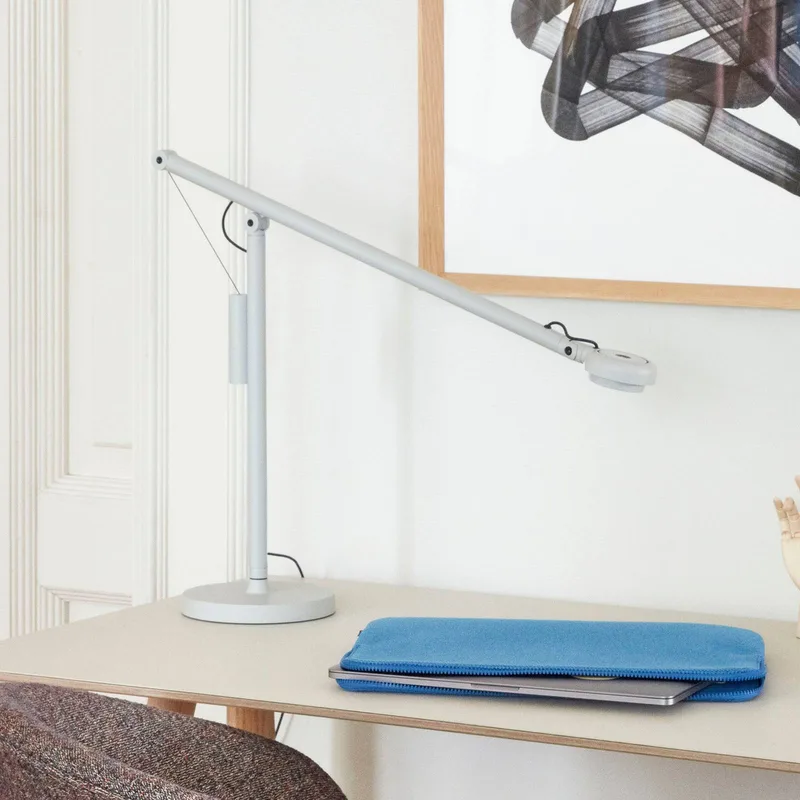 LED bureaulamp Fifty-Fifty, 45 cm, dimbaar fra HAY i Grå – produktbillede 2 af 3