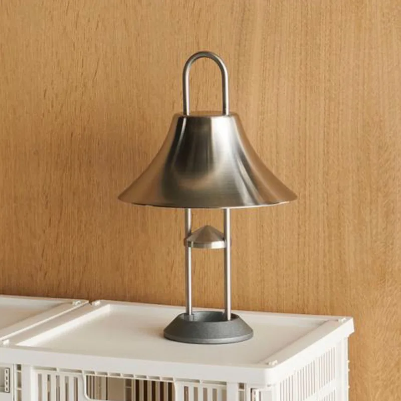 LED-zaklamp met karabijnhaak, staal, 31 cm, IP44 von HAY – Produktfoto