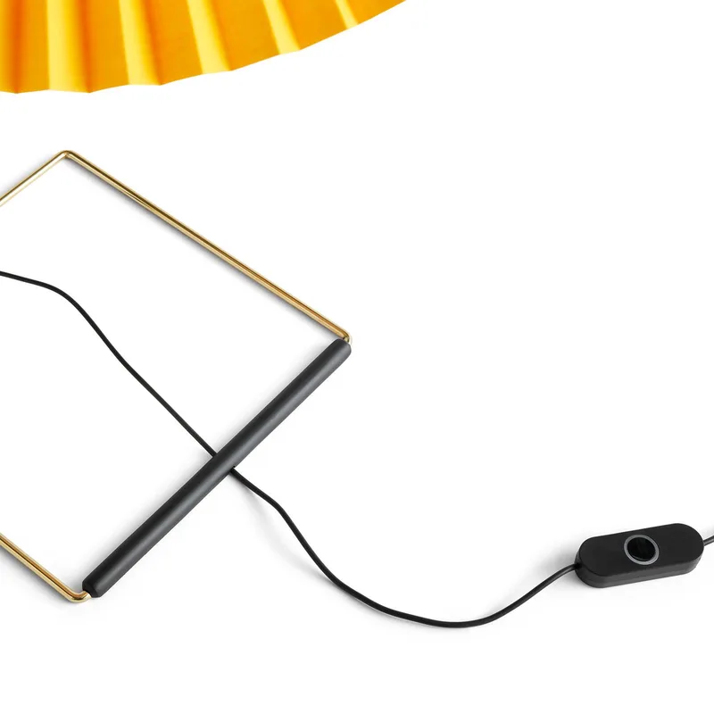 Matin 380 LED plisseret bordlampe, gul fra HAY i Gul, Messing – produktbillede 5 af 5