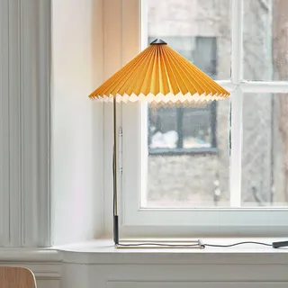 Matin 380 LED plisseret bordlampe, gul fra HAY i Gul, Messing – produktbillede 1 af 5