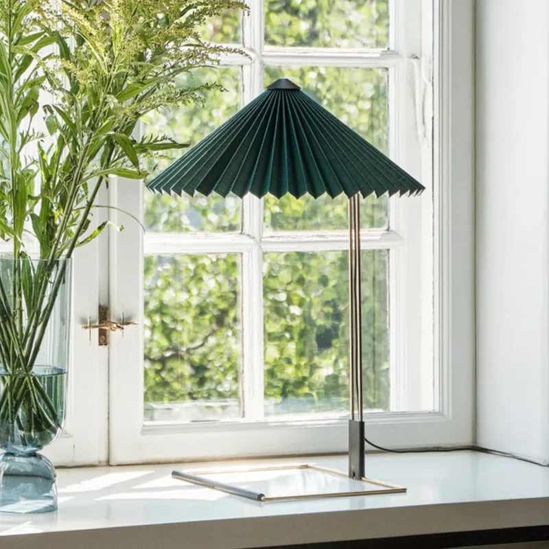 Matin LED tafellamp, groen/staal, hoogte 38 cm von HAY – Produktfoto