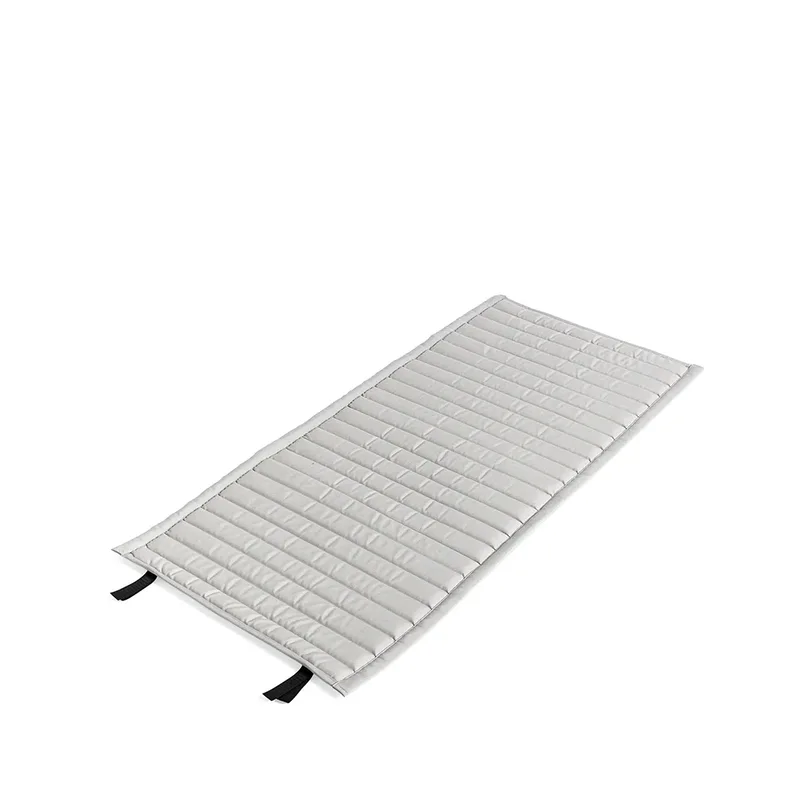 Palissade Quilted Kissen Sky grey, für Lounge-Sessel low från HAY – produktbild