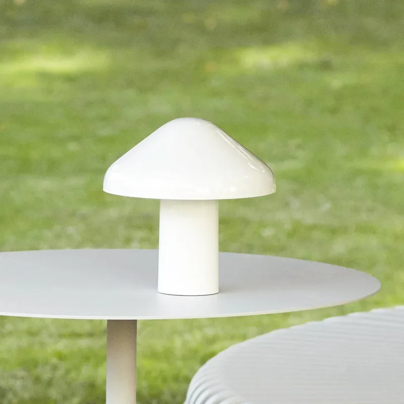 Pao draagbare LED tafellamp met accu by HAY in White – product photo