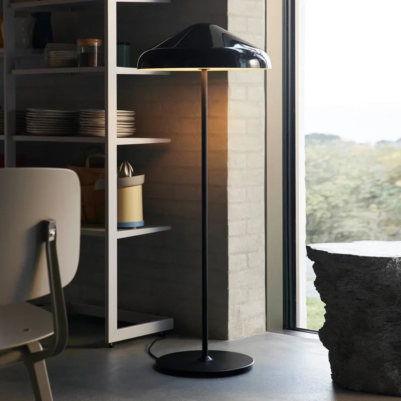 Pao vloerlamp von HAY in Schwarz – Produktfoto
