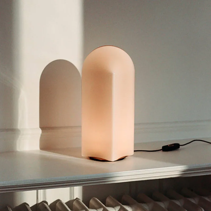 Parade LED-bordlampe blush pink Højde 32 cm fra HAY i Lyserød – produktbillede
