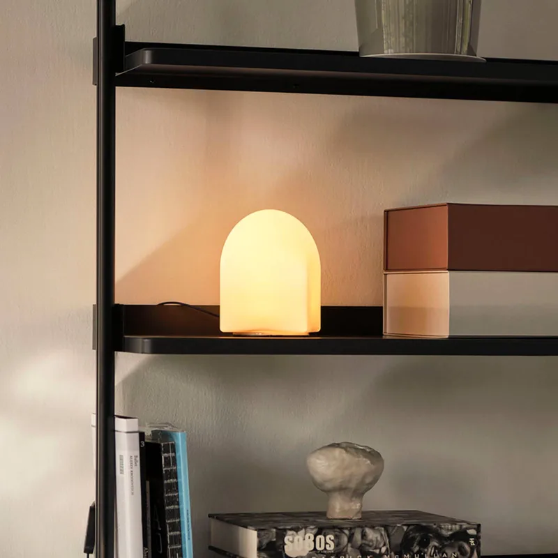 Parade LED tafellamp schelp hoogte 16 cm von HAY in Weiß – Produktfoto