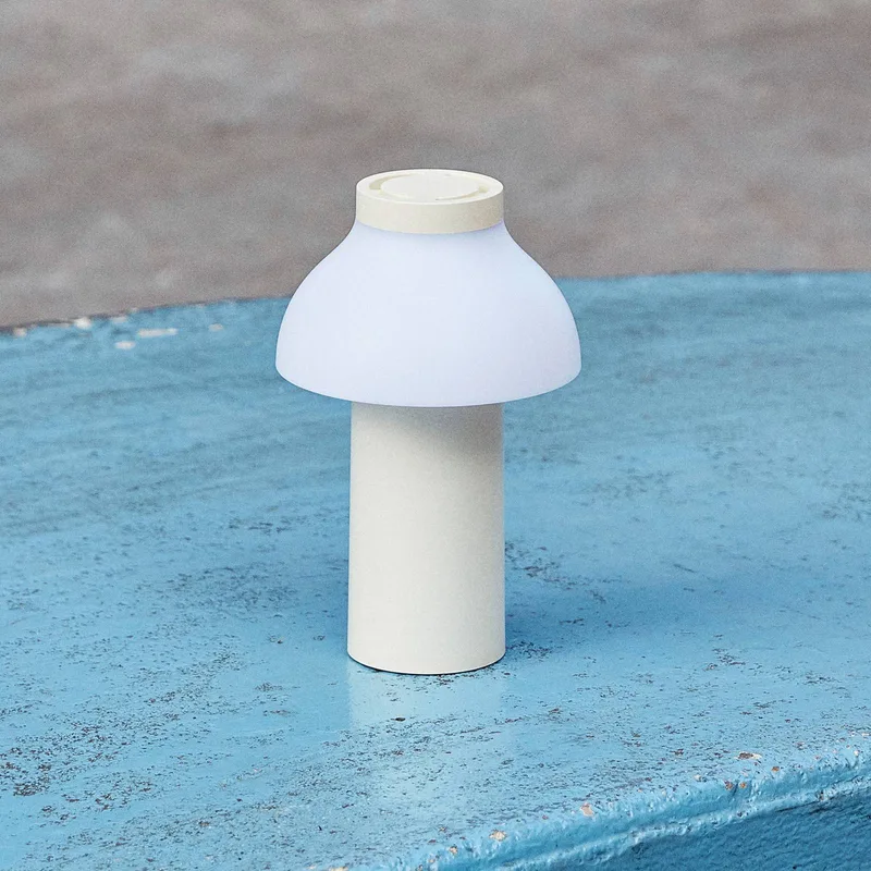 PC Draagbare LED tafellamp oplaadbare batterij, crème van HAY in Wit – productfoto
