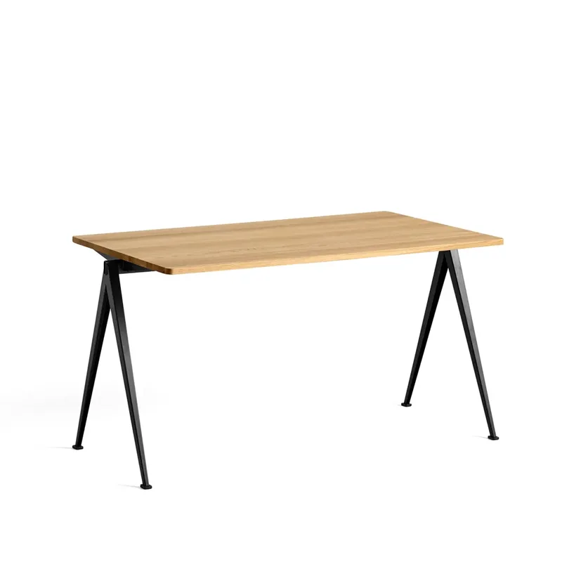 Pyramid 01 Schreibtisch Oak clear lacquer-140x75cm-schwarzes Stahlgestell från HAY – produktbild