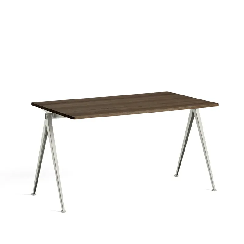 Pyramid 01 Schreibtisch Oak smoked, 140x75 cm, beige Stahlgestell från HAY – produktbild