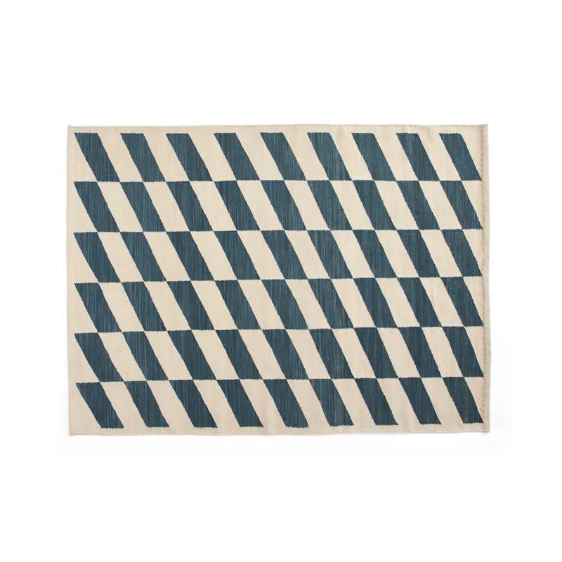 Shift Kelim Teppich 140 × 200 cm Blue van HAY – productfoto