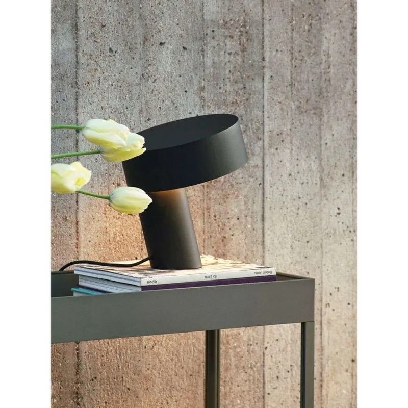Slant Taffellamp Soft Black von HAY – Produktfoto