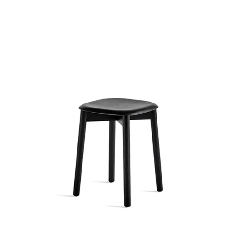 Soft Edge 72 Hocker Schwarz Eiche–schwarz Eichen­gestell van HAY – productfoto