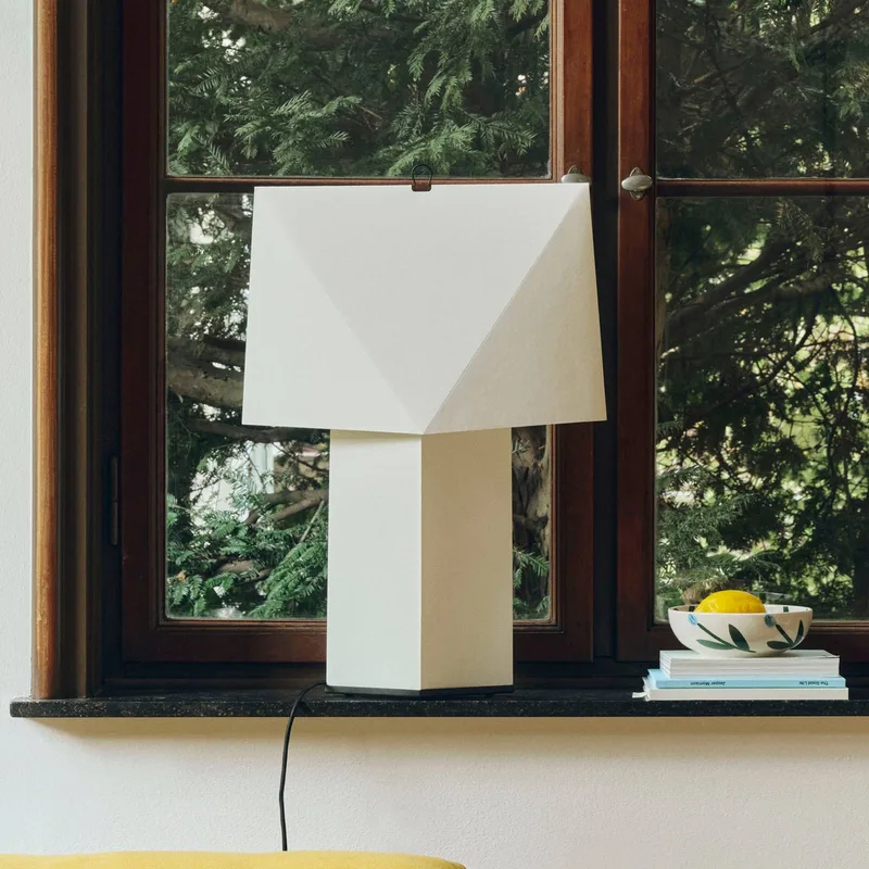 Tafellamp Aplat, hoogte 44 cm, wit, zijdepapier, E14 från HAY i Vit, Svart – produktbild