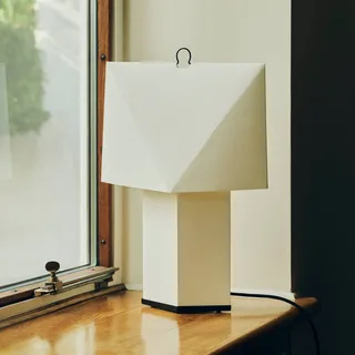 tafellamp Aplat, hoogte 66 cm, wit, zijdepapier, E27 by HAY in White, Black – product photo 1 of 5