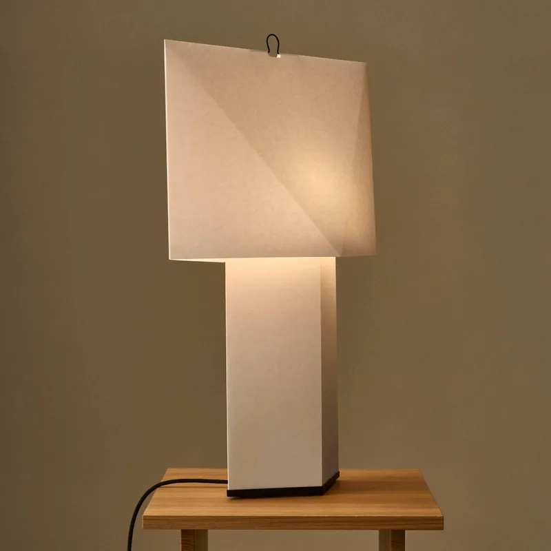 tafellamp Aplat, hoogte 66 cm, wit, zijdepapier, E27 by HAY in White, Black – product photo 4 of 5
