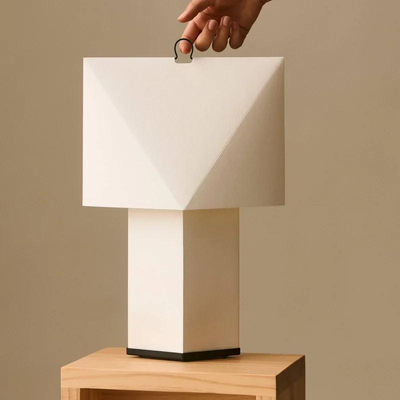 tafellamp Aplat, hoogte 66 cm, wit, zijdepapier, E27 by HAY in White, Black – product photo 2 of 5