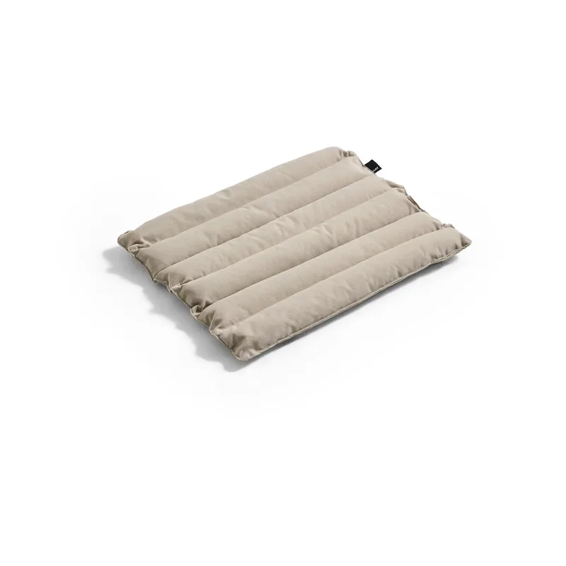 Traverse Quilted Chair Sitzkissen Beige sand von HAY – Produktfoto