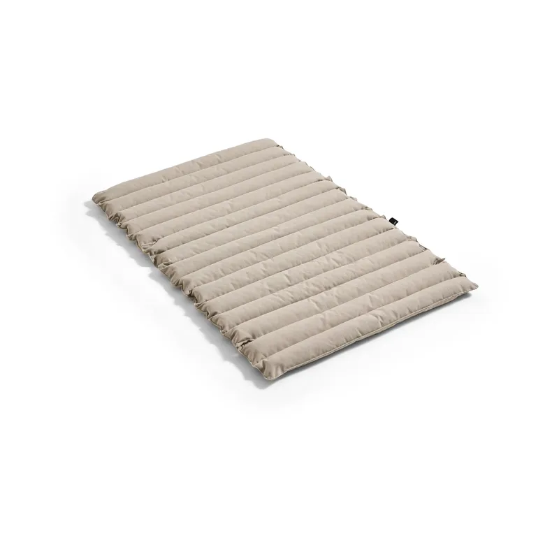 Traverse Quilted Lounge Chair/Armchair Rücken- und Sitzkissen Beige sand von HAY – Produktfoto