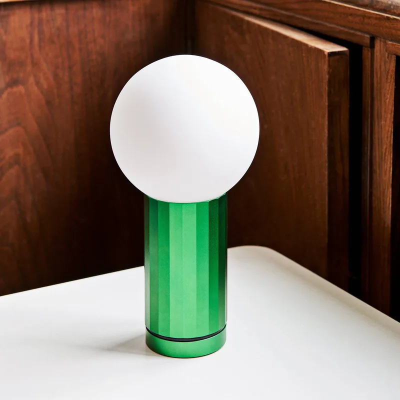 Turn on LED-bordlampe med lysdæmper, fod grøn fra HAY i Grøn, Hvid – produktbillede