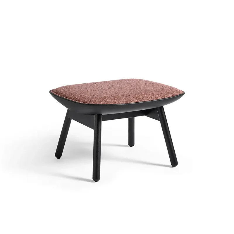 Uchiwa Fußhocker 12 clementine-schwarz Eiche-schwarz Leder från HAY – produktbild