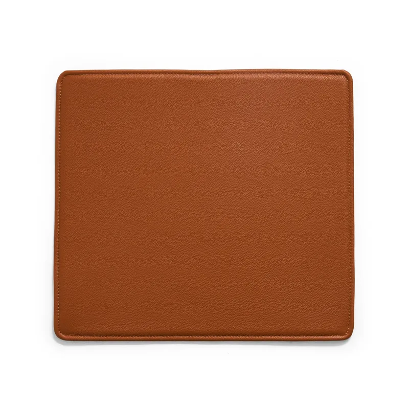 X-Line Indoor Stuhlkissen Cognac leather van HAY – productfoto