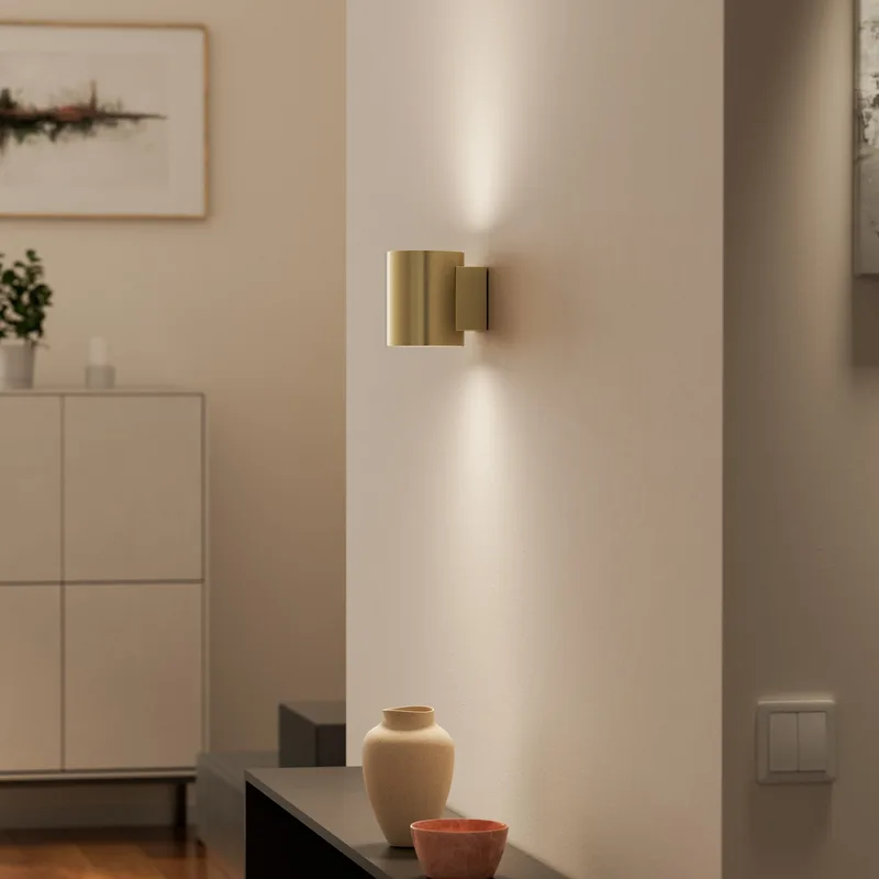 Evoke wandlamp, IP44, 12 cm, messing by Herstal – product photo