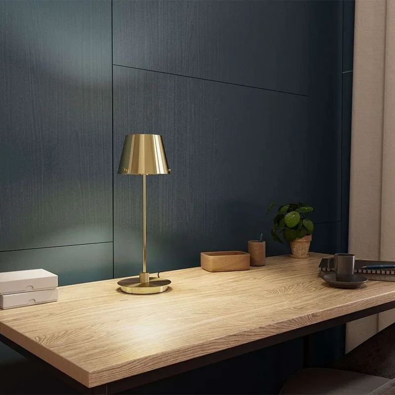Gil il Grande Taffellamp Satin Brass/Satin Brass by Herstal – product photo