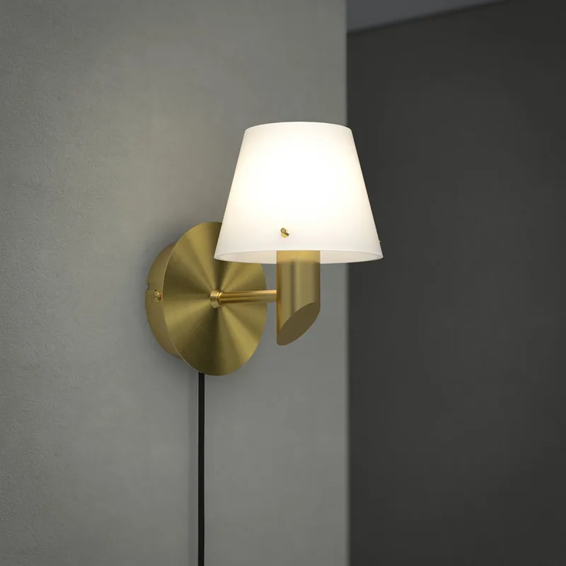 Gil wandlamp, messingkleurig, Ø 10 cm, stekker by Herstal – product photo