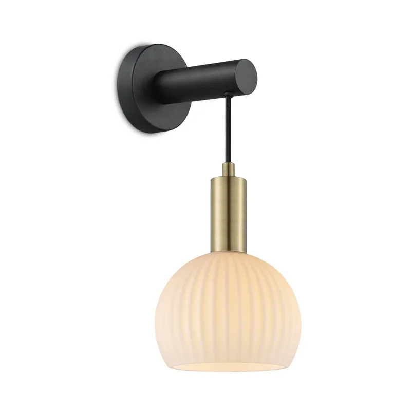 wandlamp Credo rond messing - zwart / opaal glas de Home Sweet Home en Blanc – photo du produit