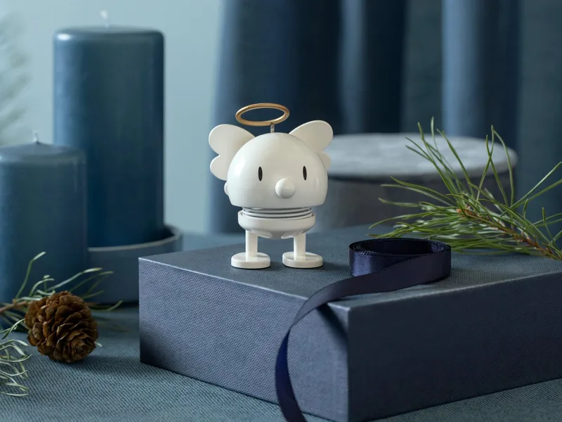 Angel Bumble Beeldje - S - Wit - Engel Beeldje & Kerstmis Decoratie voor Woonkamer of Kantoor - Leuk Kerst Cadeau Idee voor Mannen, Vrouwen en Kinderen de Hoptimist en Blanc – photo du produit 5 sur 5