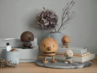 Bumble Beeldje - M - Eikenhout - Houten Beeldjes Decoratie voor Woonkamer, Kamer en Kantoor - Cadeau Idee voor Mannen, Vrouwen en Kinderen by Hoptimist in Oak – product photo 5 of 5