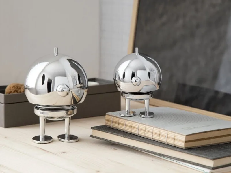 Bumble Beeldje - S - Chroom - Beeldjes Decoratie voor Kantoor, Kamer en Woonkamer - Cadeau Idee voor Mannen, Vrouwen en Kinderen by Hoptimist in Chrome – product photo 4 of 5