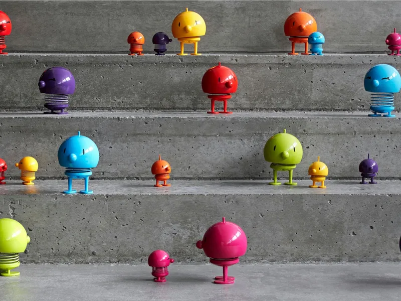 Bumble Beeldje - S - Geel - Beeldjes Decoratie voor Kantoor, Kamer en Woonkamer - Cadeau Idee voor Mannen, Vrouwen en Kinderen van Hoptimist in Geel – productfoto 2 van 3