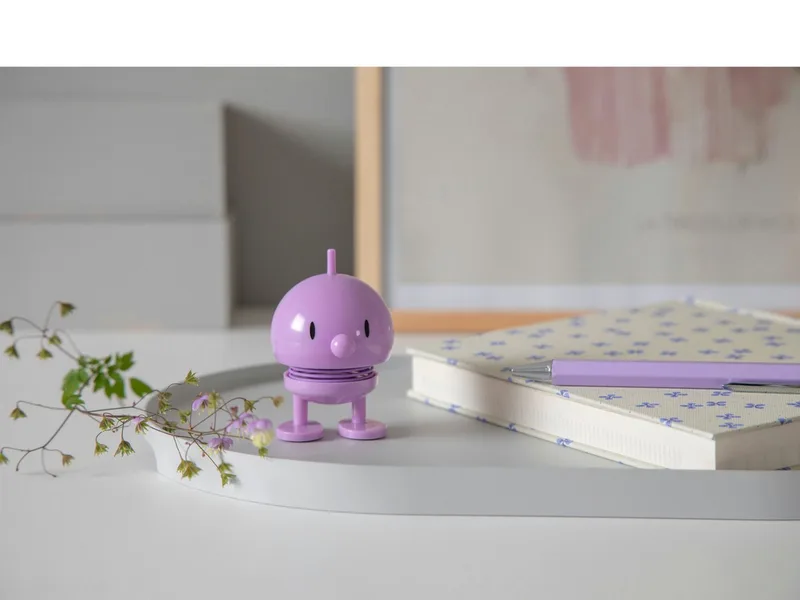 Bumble Beeldje - S - Lavendel - Beeldjes Decoratie voor Kantoor, Kamer en Woonkamer - Cadeau Idee voor Mannen, Vrouwen en Kinderen by Hoptimist in Lavender – product photo 3 of 5