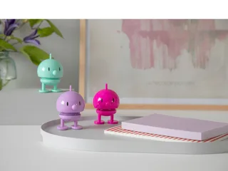 Bumble Beeldje - S - Roze - Beeldjes Decoratie voor Kantoor, Kamer en Woonkamer - Cadeau Idee voor Mannen, Vrouwen en Kinderen van Hoptimist in Roze – productfoto 3 van 5