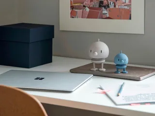 Soft Bumble Beeldje - S - Beeldjes Decoratie voor Kantoor, Kamer en Woonkamer - Cadeau Idee voor Mannen, Vrouwen en Kinderen by Hoptimist in Sky – product photo 4 of 5