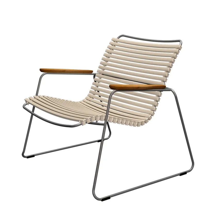 Click Roomy lounge chair Beige. Frame: Grey. Armrest: Bamboo von Houe – Produktfoto