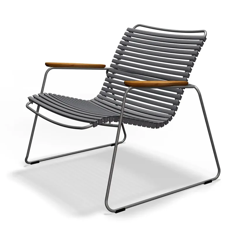 Click Roomy lounge chair Dark grey. Frame: Grey. Armrest: Bamboo von Houe – Produktfoto