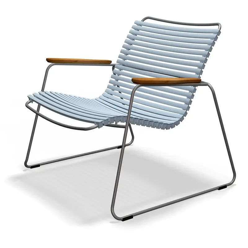 Click Roomy lounge chair Dusty Light blue. Frame: Grey. Armrest: Bam van Houe – productfoto