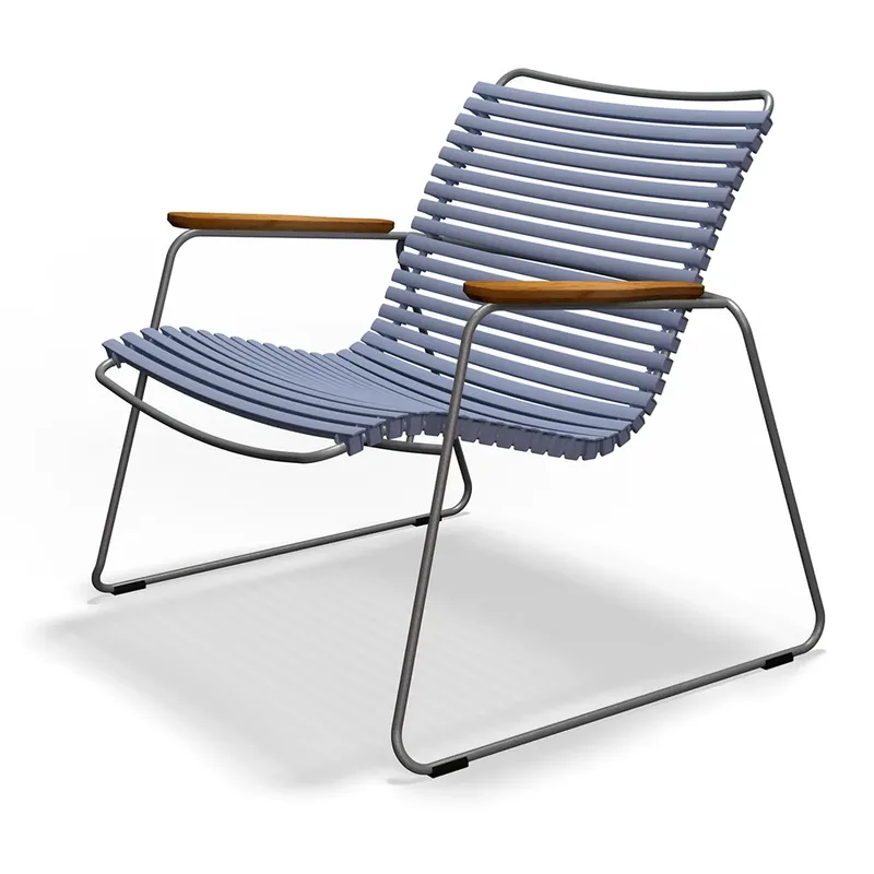 Click Roomy lounge chair Pigeon blue. Frame: Grey. Armrest: Bamboo von Houe – Produktfoto