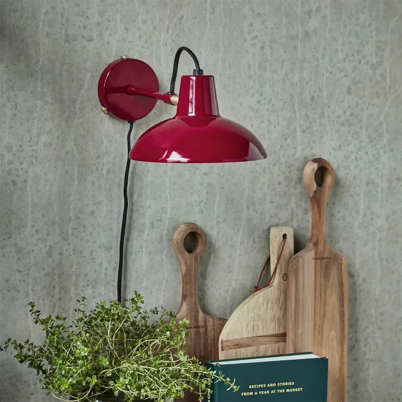 Desk wandlamp, rood, uitval 30 cm, stekker by House Doctor – product photo 3 of 4